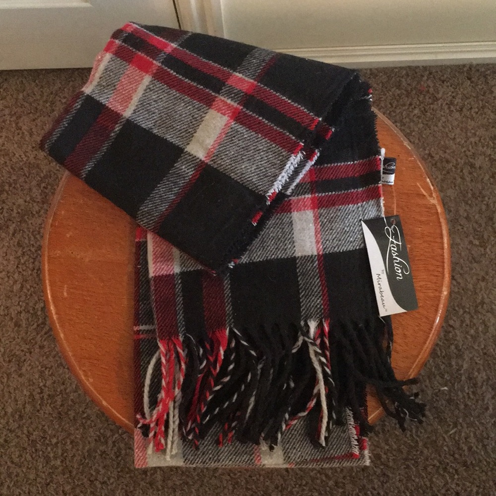 Black and red buffalo scarf